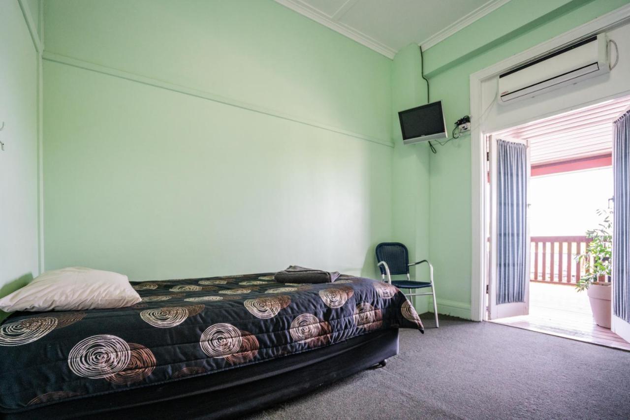 Commercial Hotel Clermont Экстерьер фото
