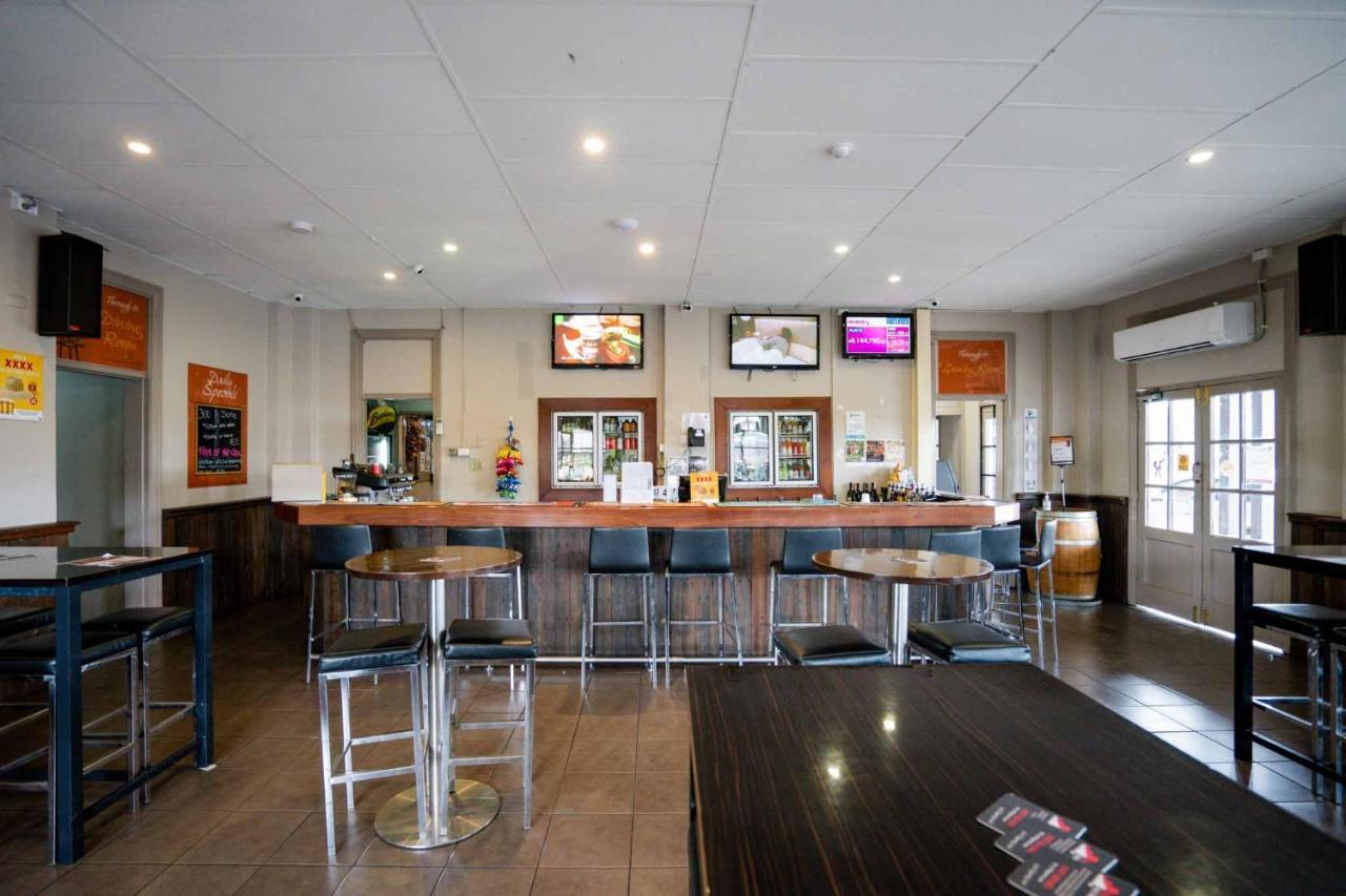 Commercial Hotel Clermont Экстерьер фото